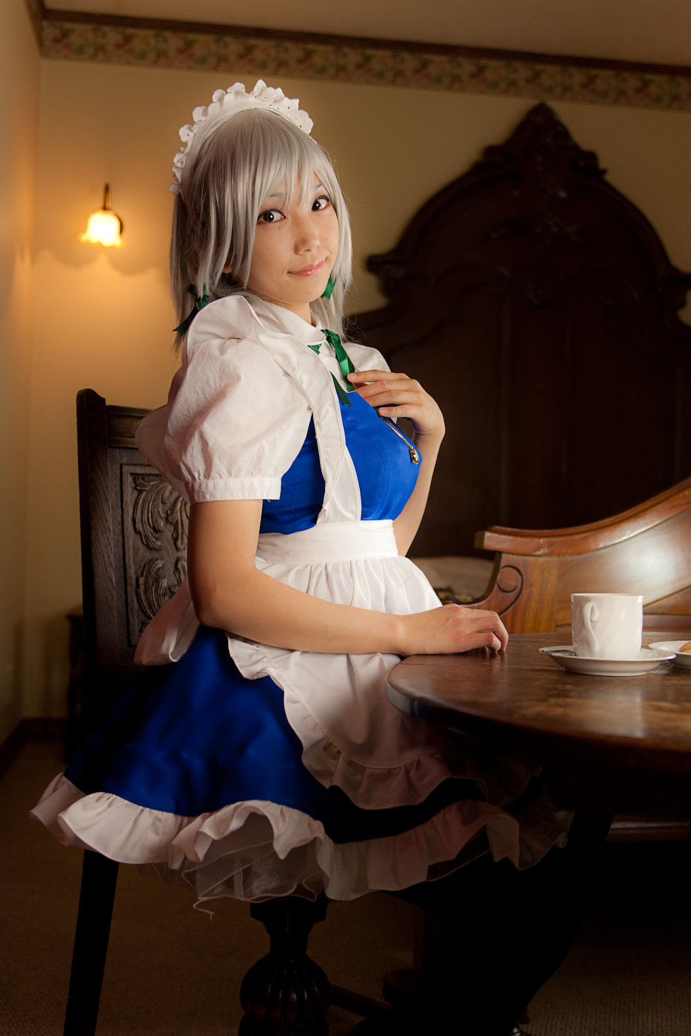 cosplay美女套图 c77 Sakuya Izayoi　白丝假发扮相(1)